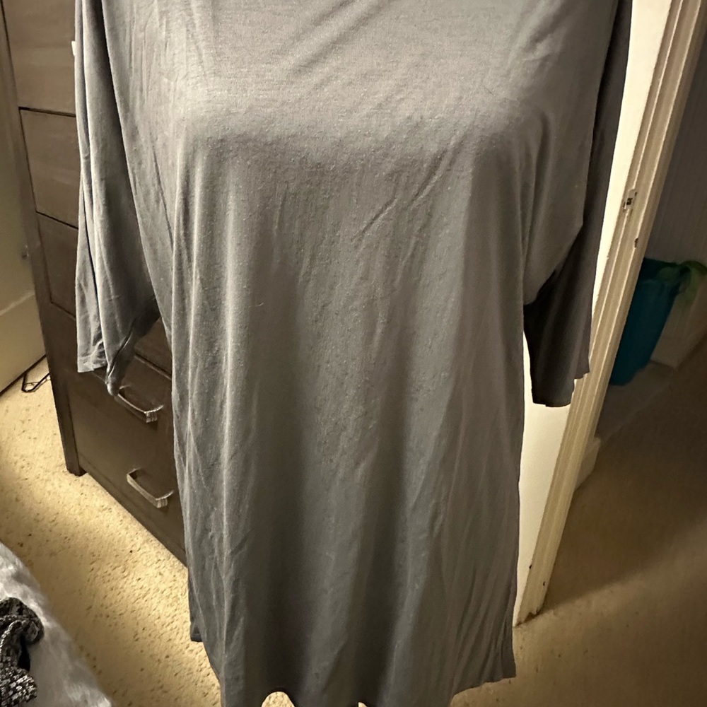 Uniqlo Gray Short Sleeve Tee Casual Fit